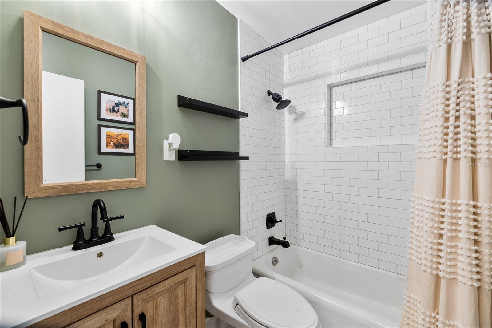 Listing photo id 23 for 4303 S Cameron Avenue