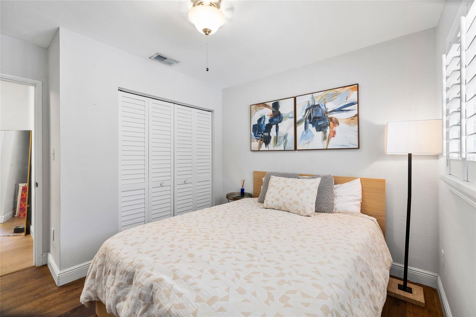 Listing photo id 25 for 4303 S Cameron Avenue