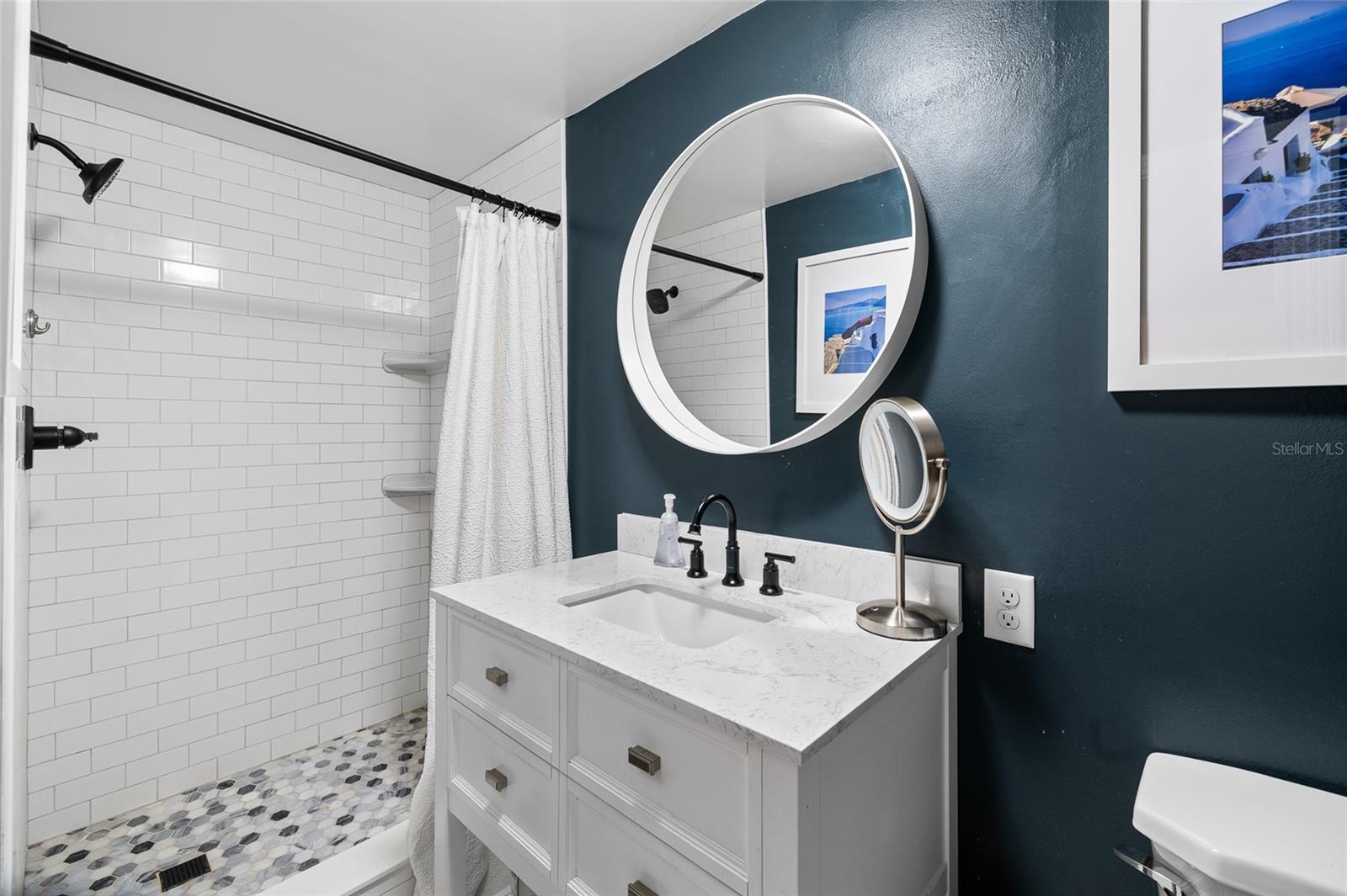 Listing photo id 26 for 4303 S Cameron Avenue