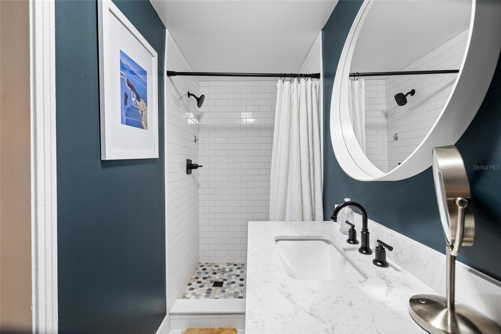 Listing photo id 27 for 4303 S Cameron Avenue