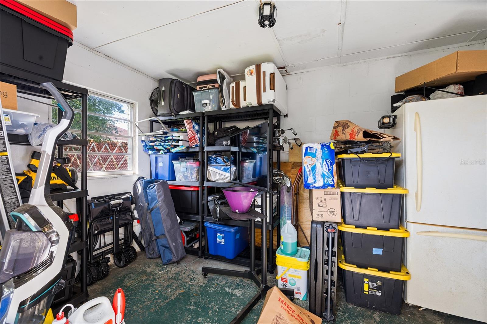 Listing photo id 37 for 4303 S Cameron Avenue