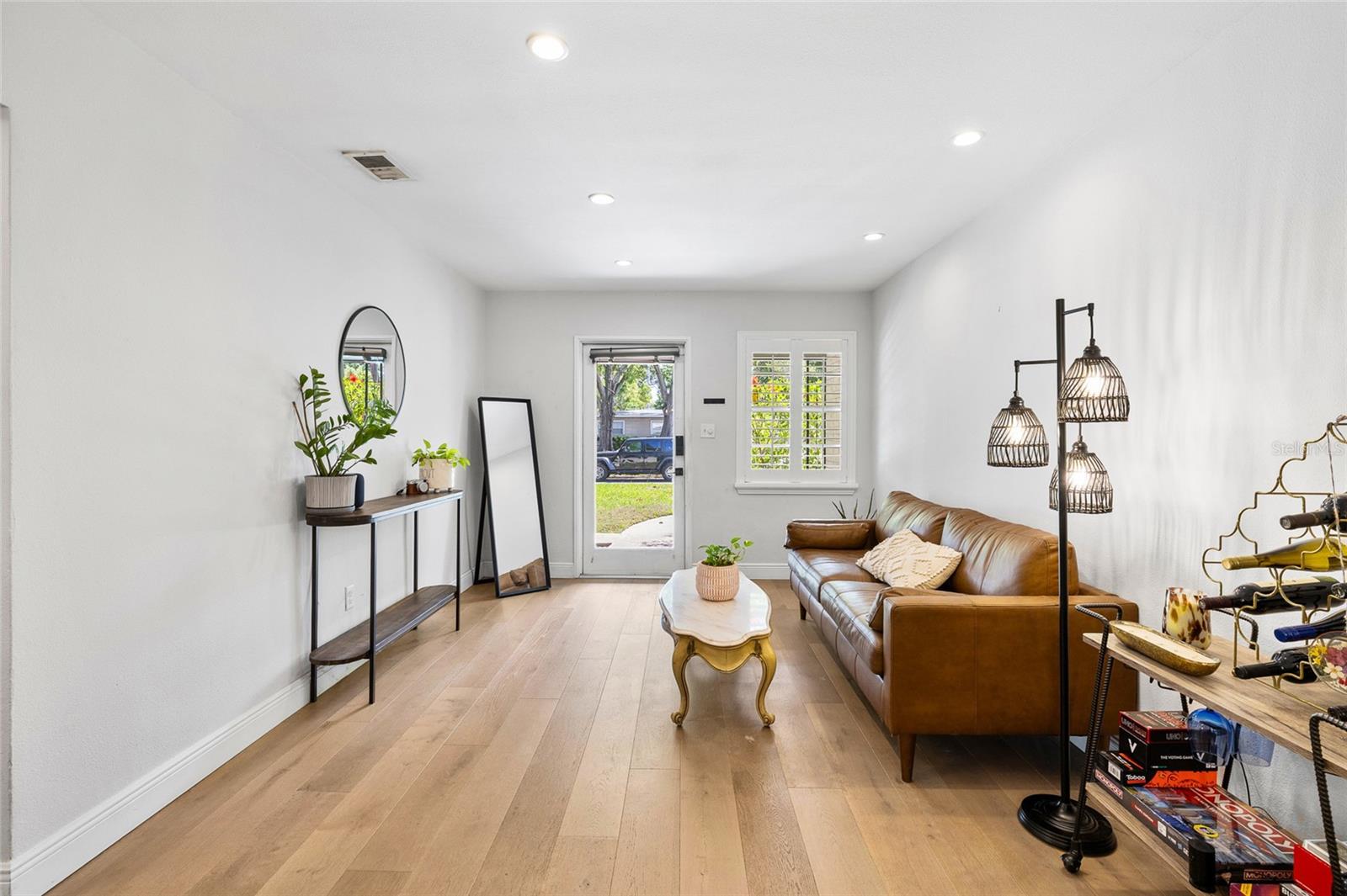 Listing photo id 6 for 4303 S Cameron Avenue