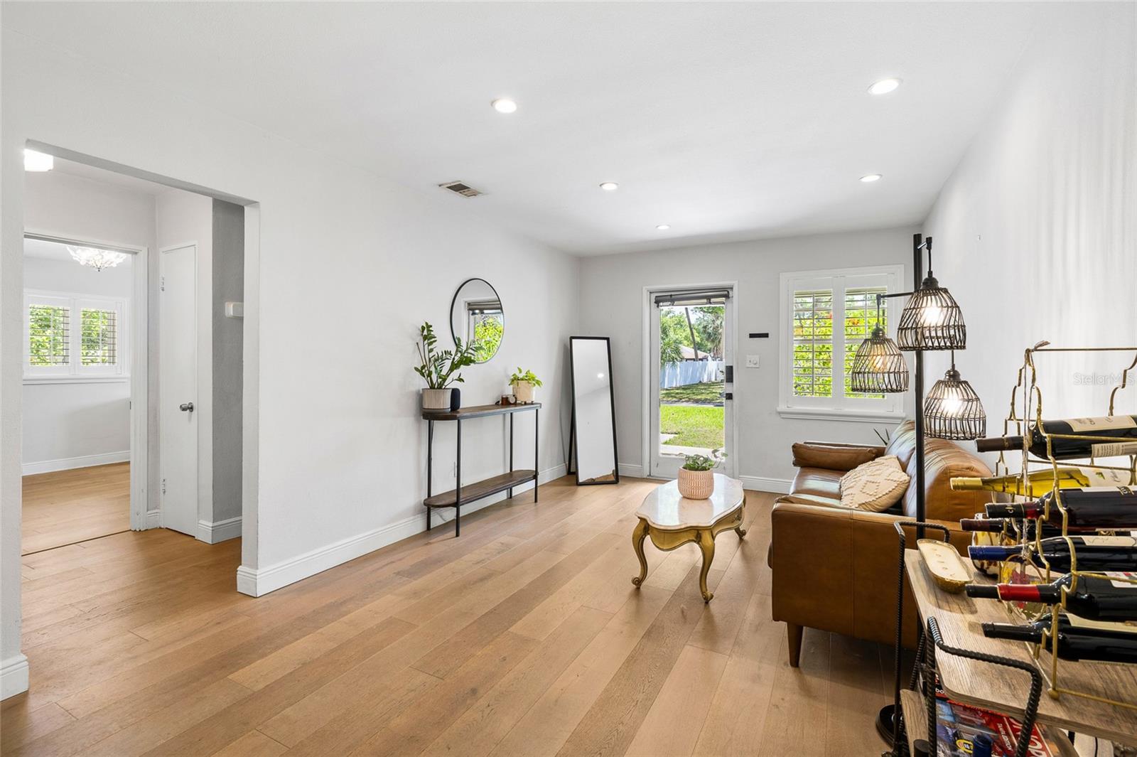 Listing photo id 7 for 4303 S Cameron Avenue