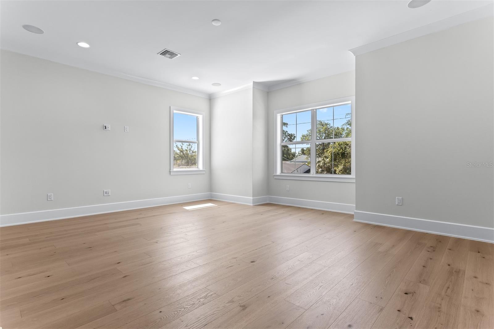 Image 32 of 68 For 4017 Palmira Avenue