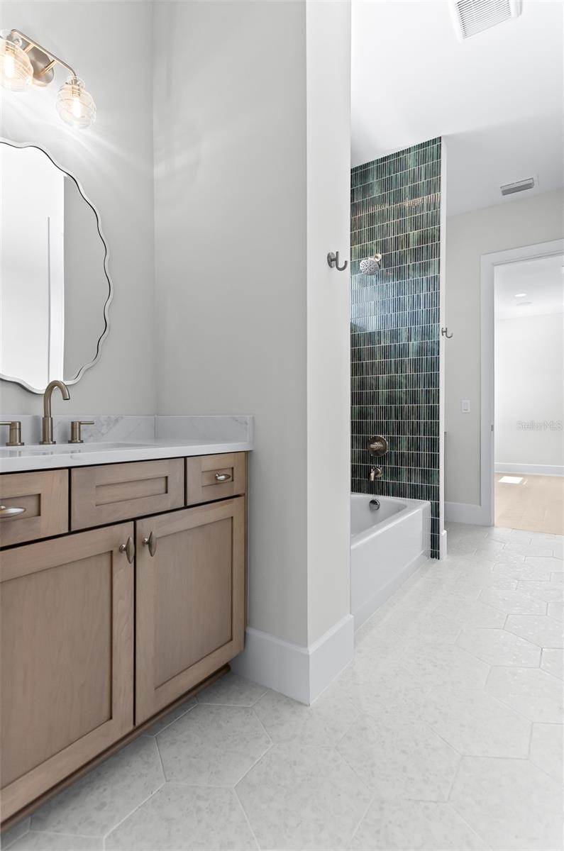 Image 36 of 68 For 4017 Palmira Avenue