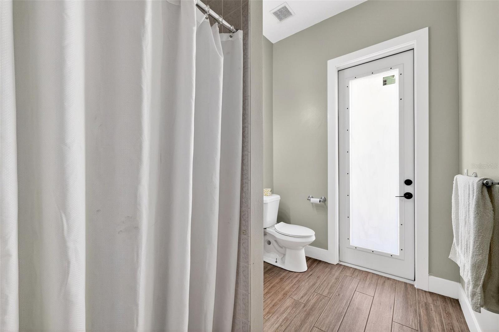 Image 46 of 83 For 4433 Sweetwater Drive