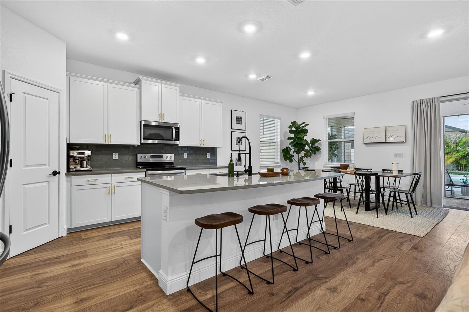 Image 10 of 39 For 10913 Honor Road