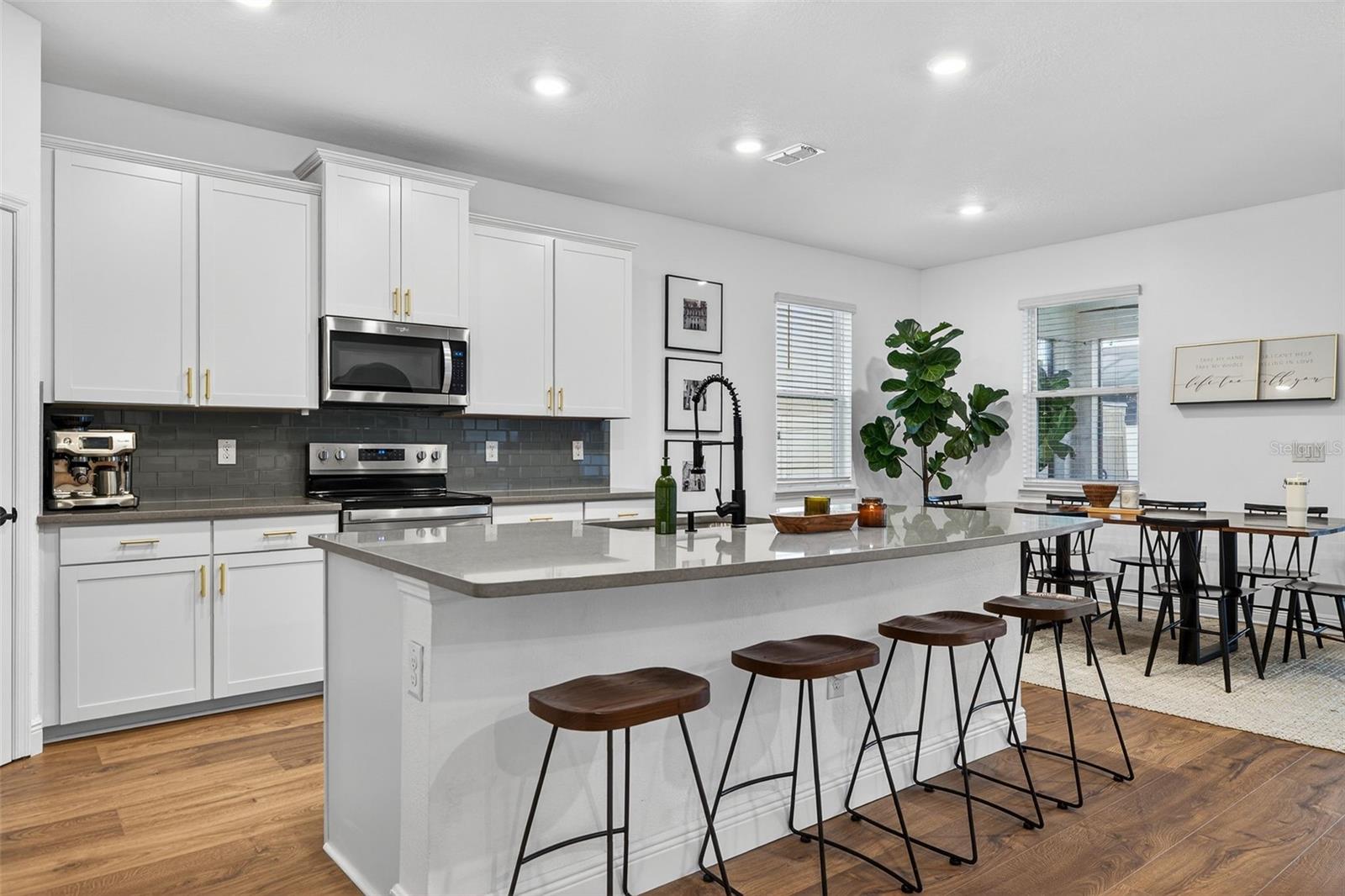 Image 11 of 39 For 10913 Honor Road