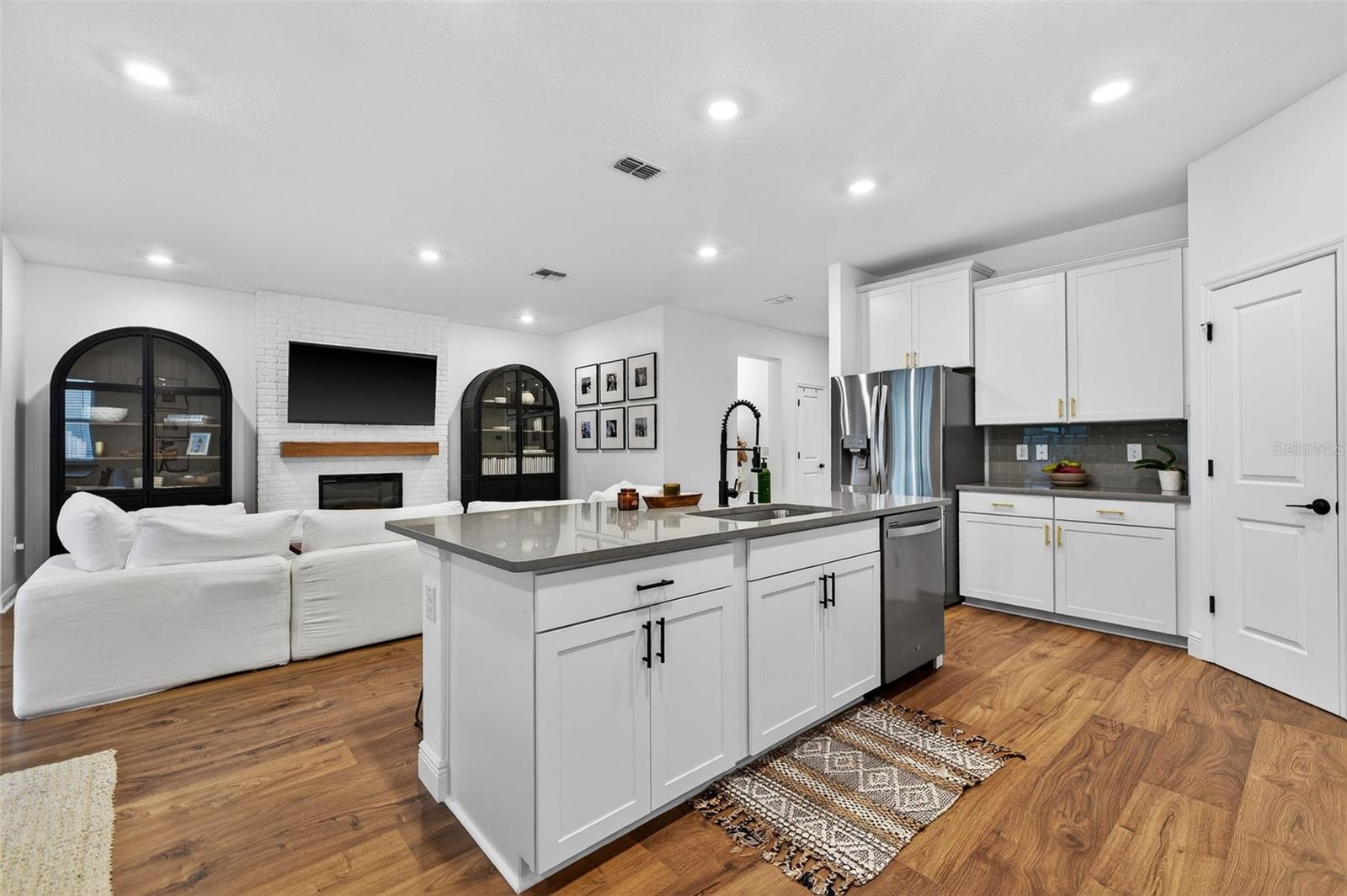 Image 16 of 39 For 10913 Honor Road