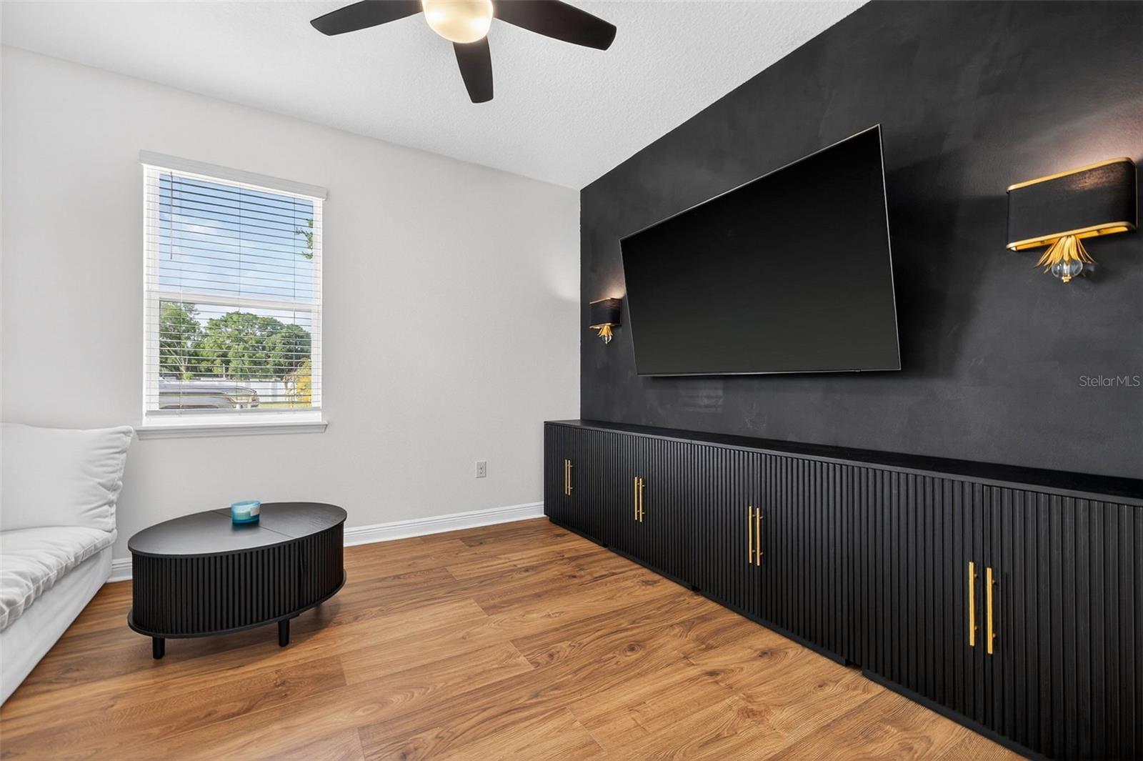 Image 19 of 39 For 10913 Honor Road