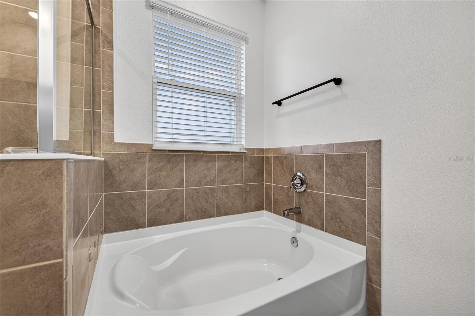 Image 24 of 39 For 10913 Honor Road