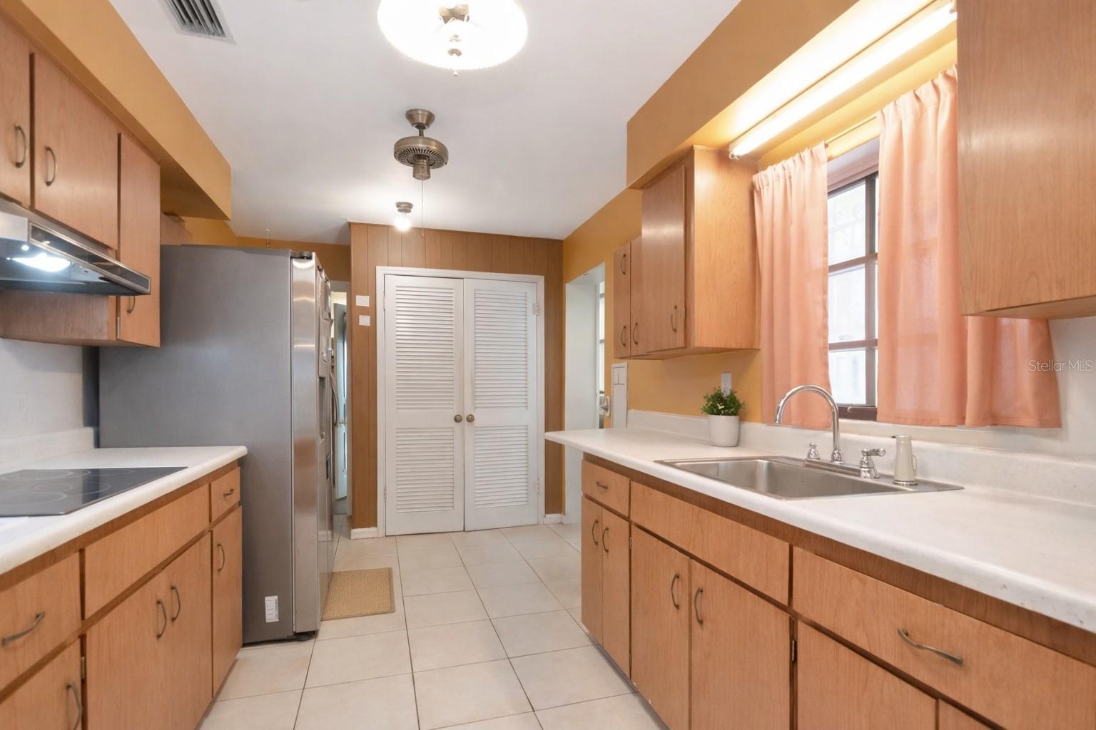 Listing photo id 8 for 817 Ohio Avenue