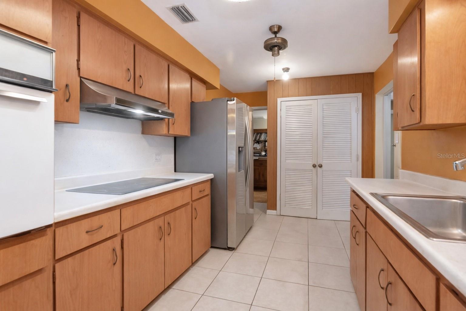 Listing photo id 9 for 817 Ohio Avenue