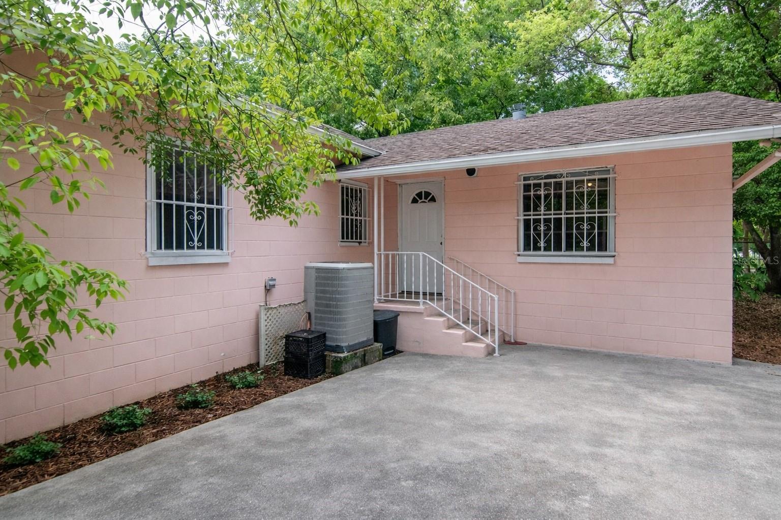 Listing photo id 12 for 817 Ohio Avenue