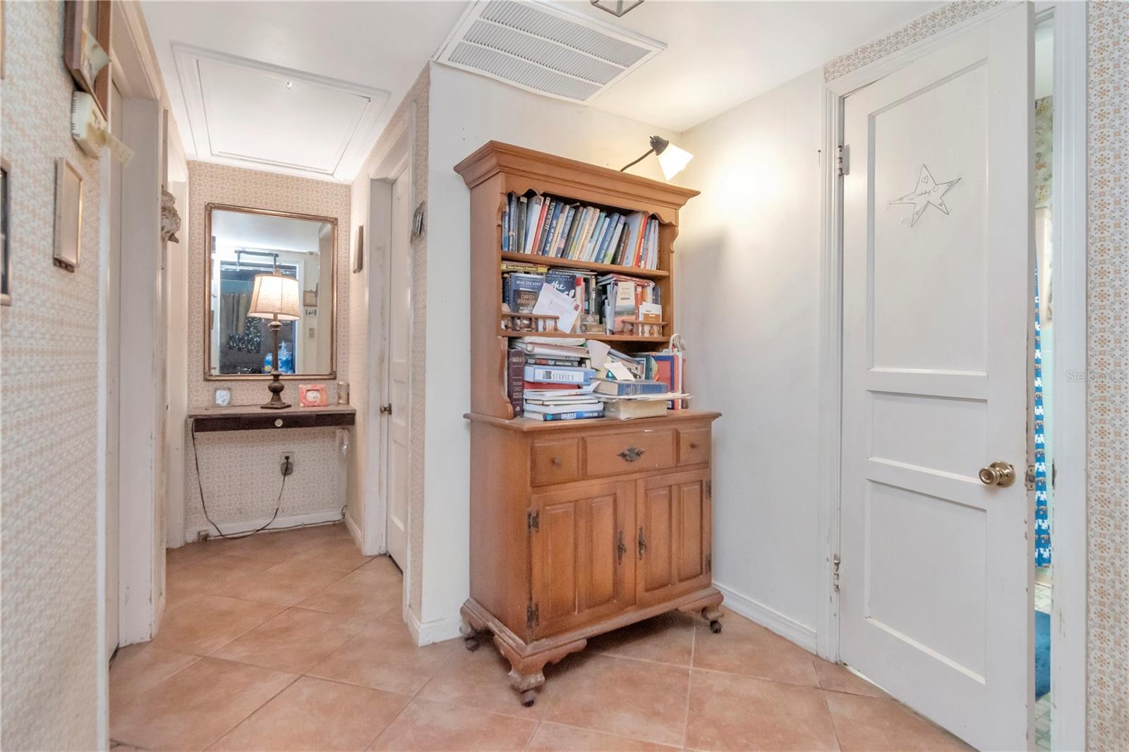 Listing photo id 21 for 817 Ohio Avenue