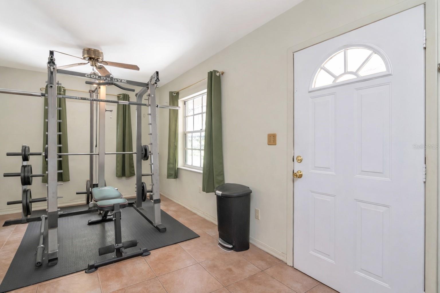 Listing photo id 7 for 817 Ohio Avenue