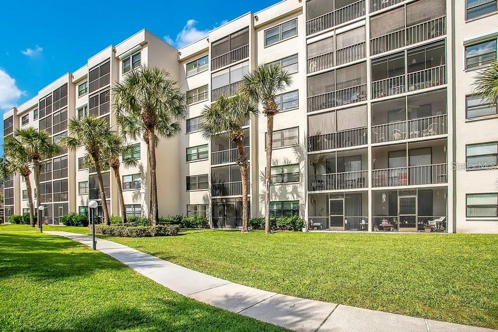 Image 25 of 47 For 1328 Pasadena Avenue S 104