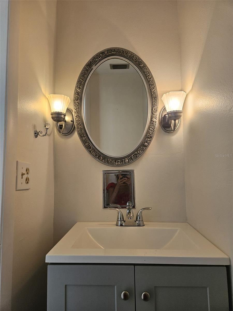 Image 12 of 36 For 2700 Bayshore Boulevard 2b