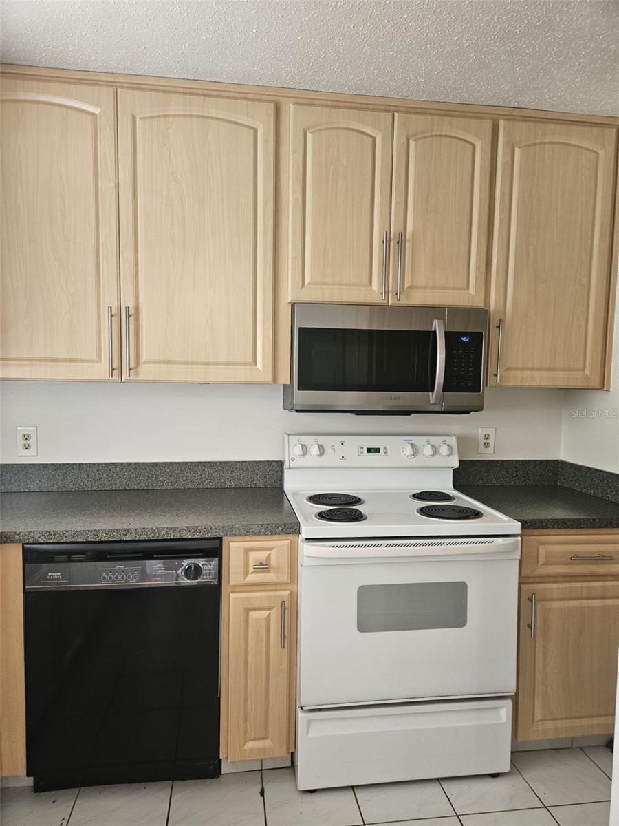 Image 4 of 36 For 2700 Bayshore Boulevard 2b