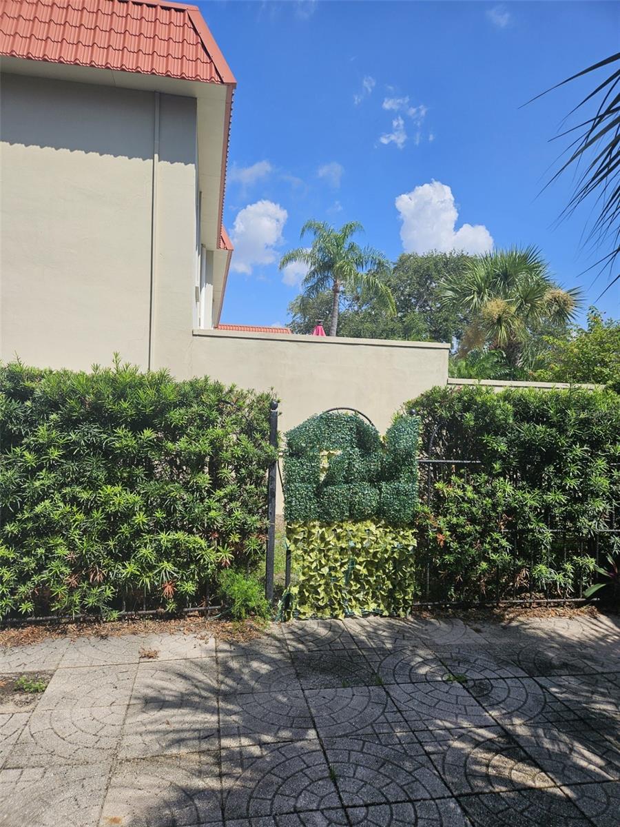 Image 8 of 36 For 2700 Bayshore Boulevard 2b