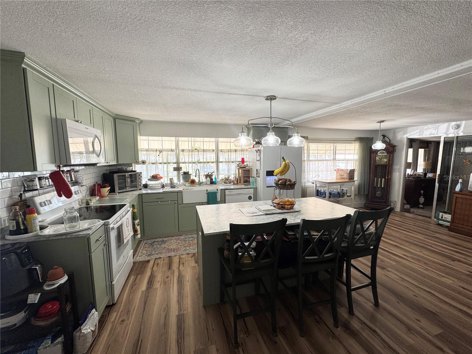 Image 4 of 27 For 38437 Beniger Drive