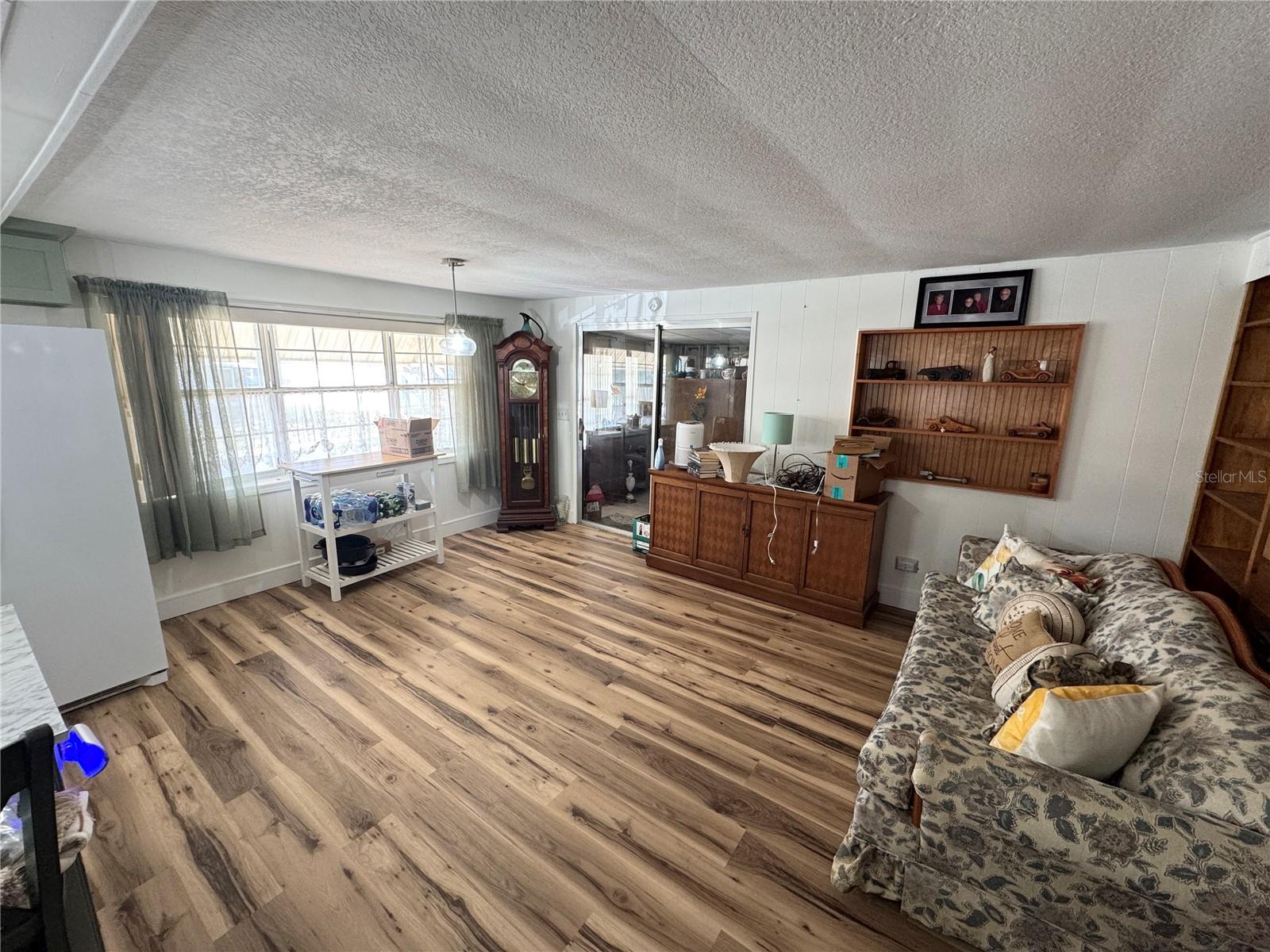 Image 6 of 27 For 38437 Beniger Drive