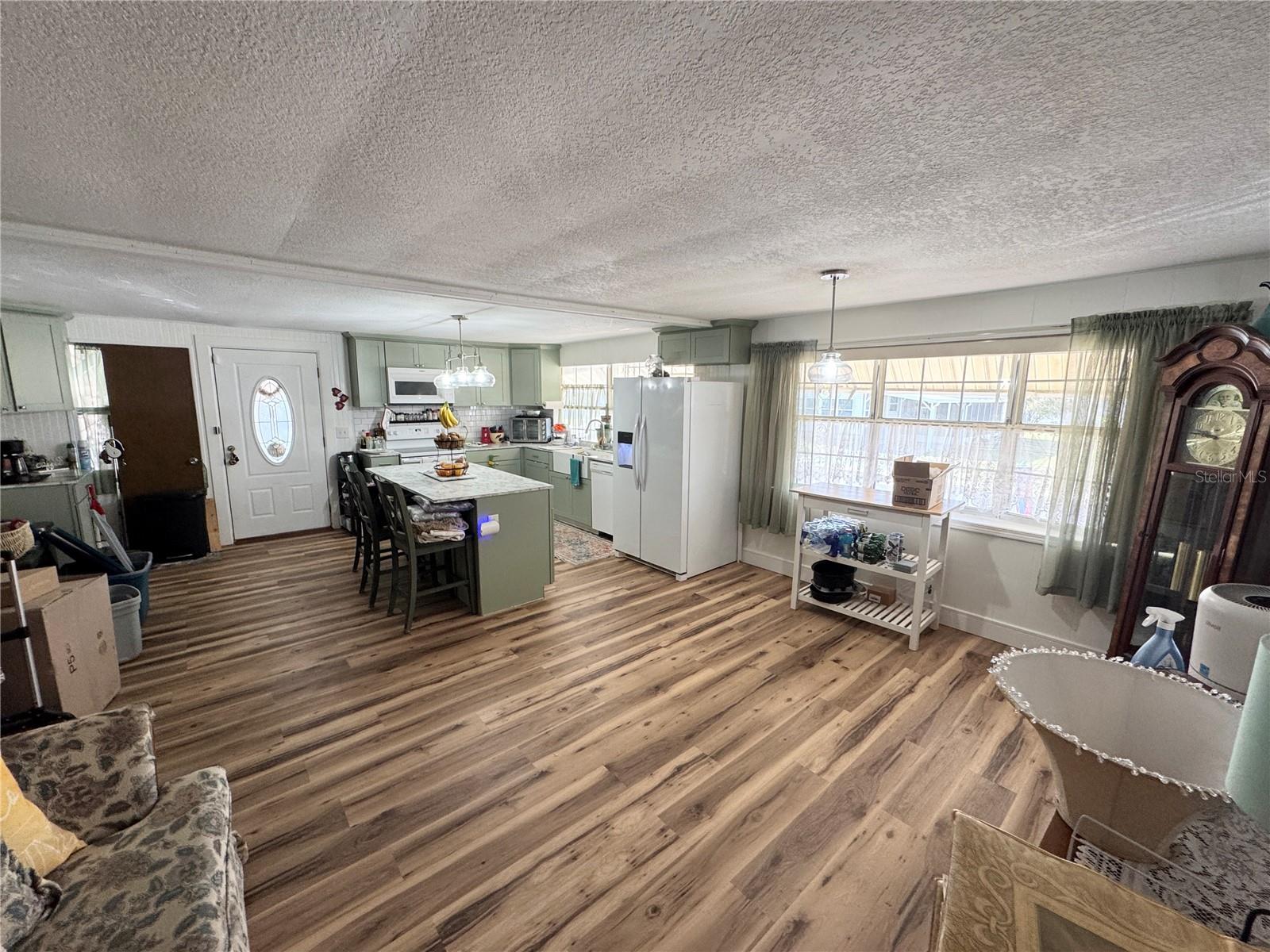 Image 7 of 27 For 38437 Beniger Drive