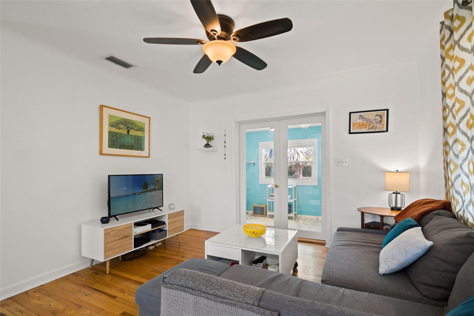 Listing photo id 9 for 5020 Oxford Avenue N