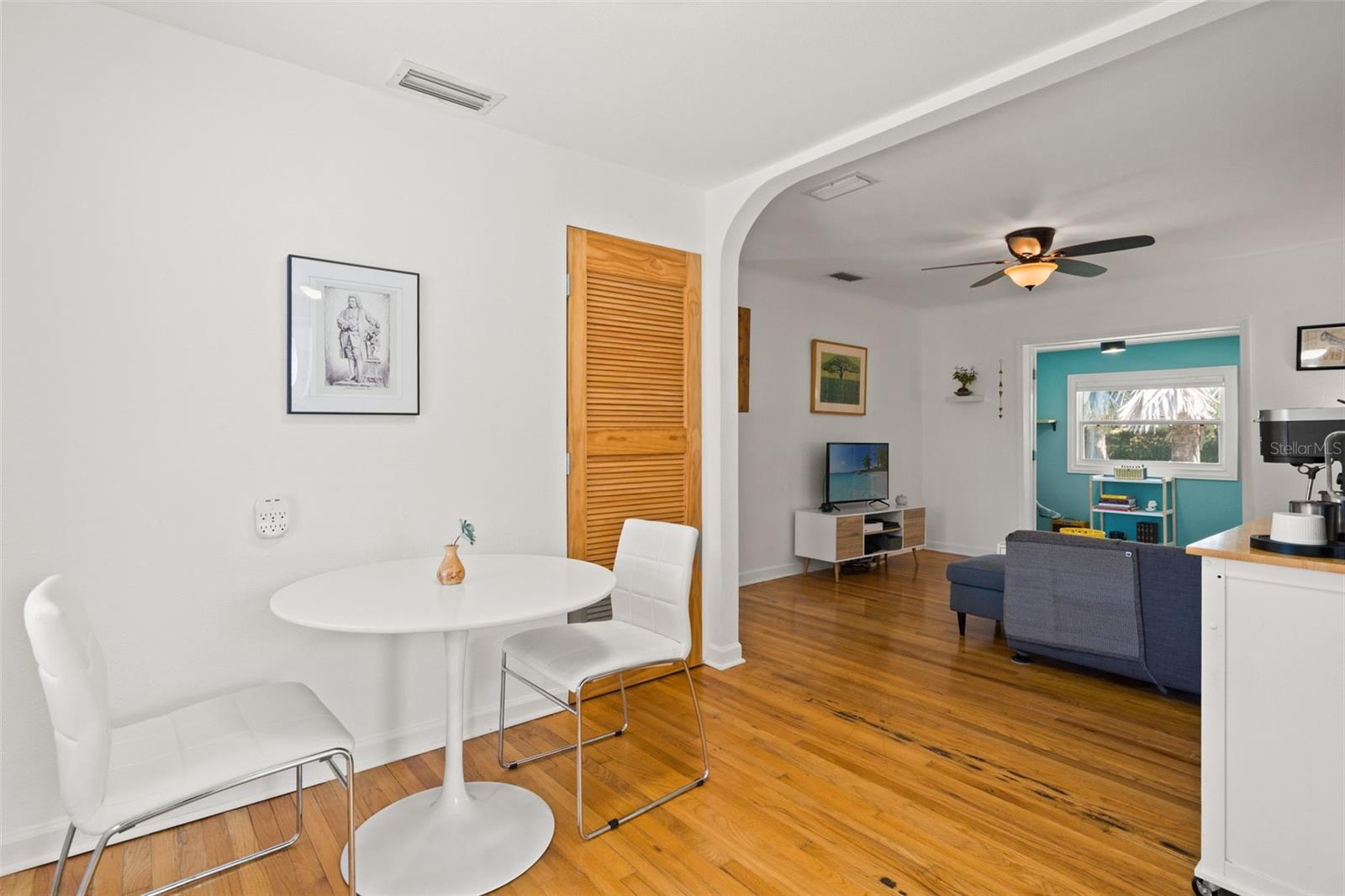 Listing photo id 10 for 5020 Oxford Avenue N