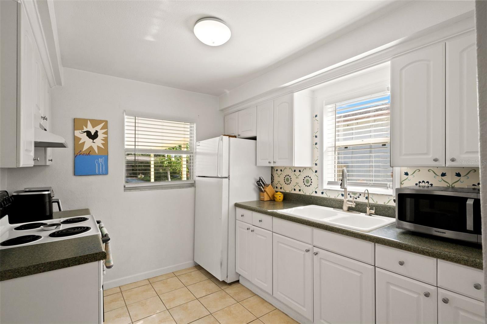 Listing photo id 12 for 5020 Oxford Avenue N