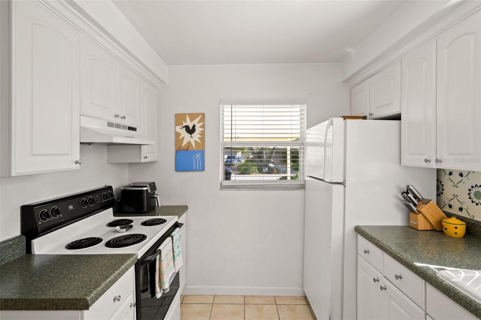 Listing photo id 13 for 5020 Oxford Avenue N