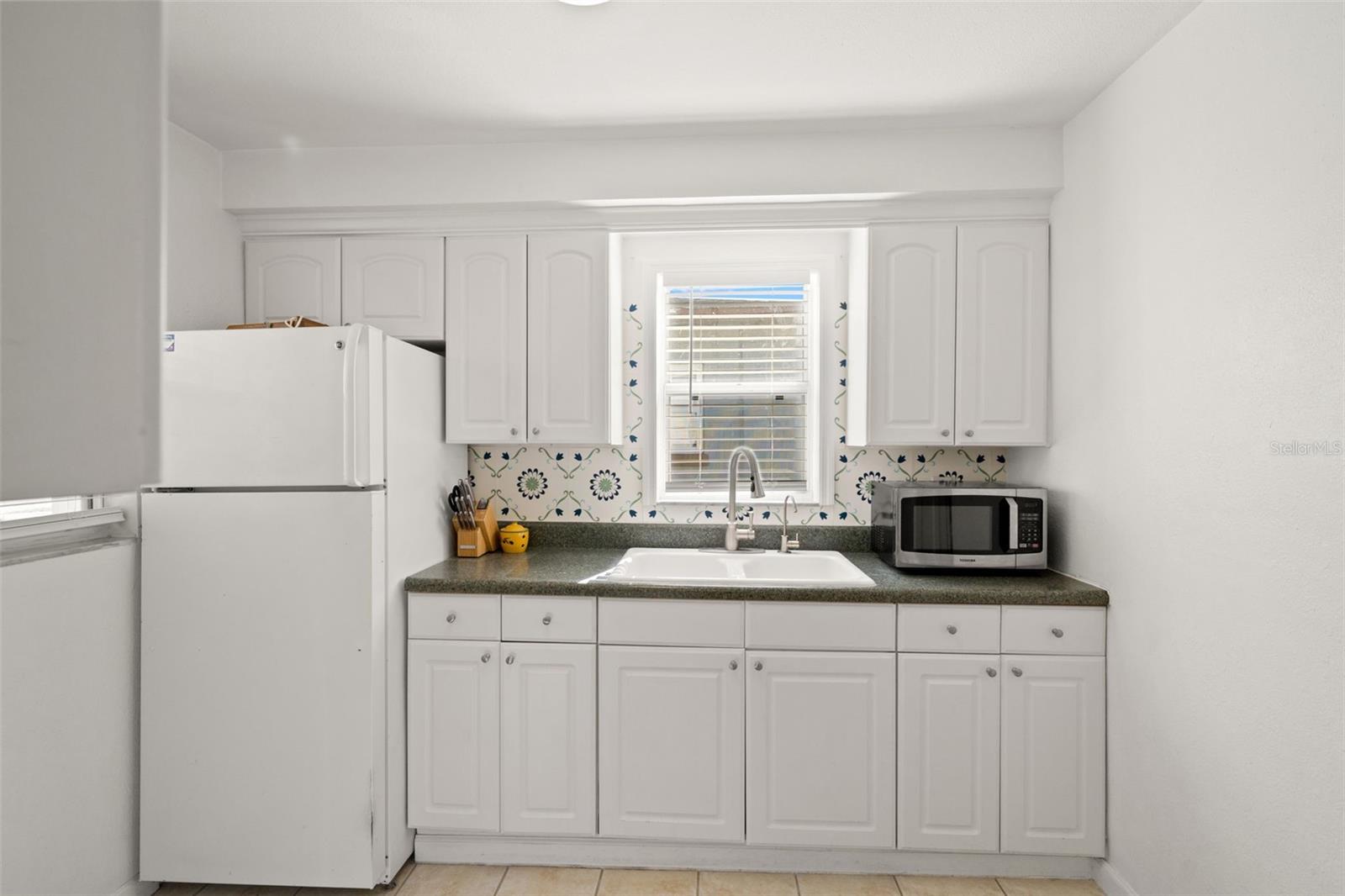 Listing photo id 14 for 5020 Oxford Avenue N