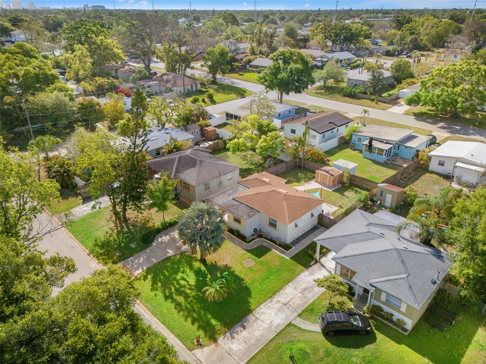 Listing photo id 0 for 5020 Oxford Avenue N