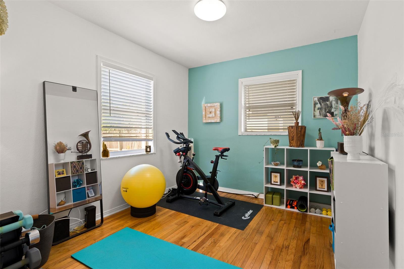 Listing photo id 19 for 5020 Oxford Avenue N