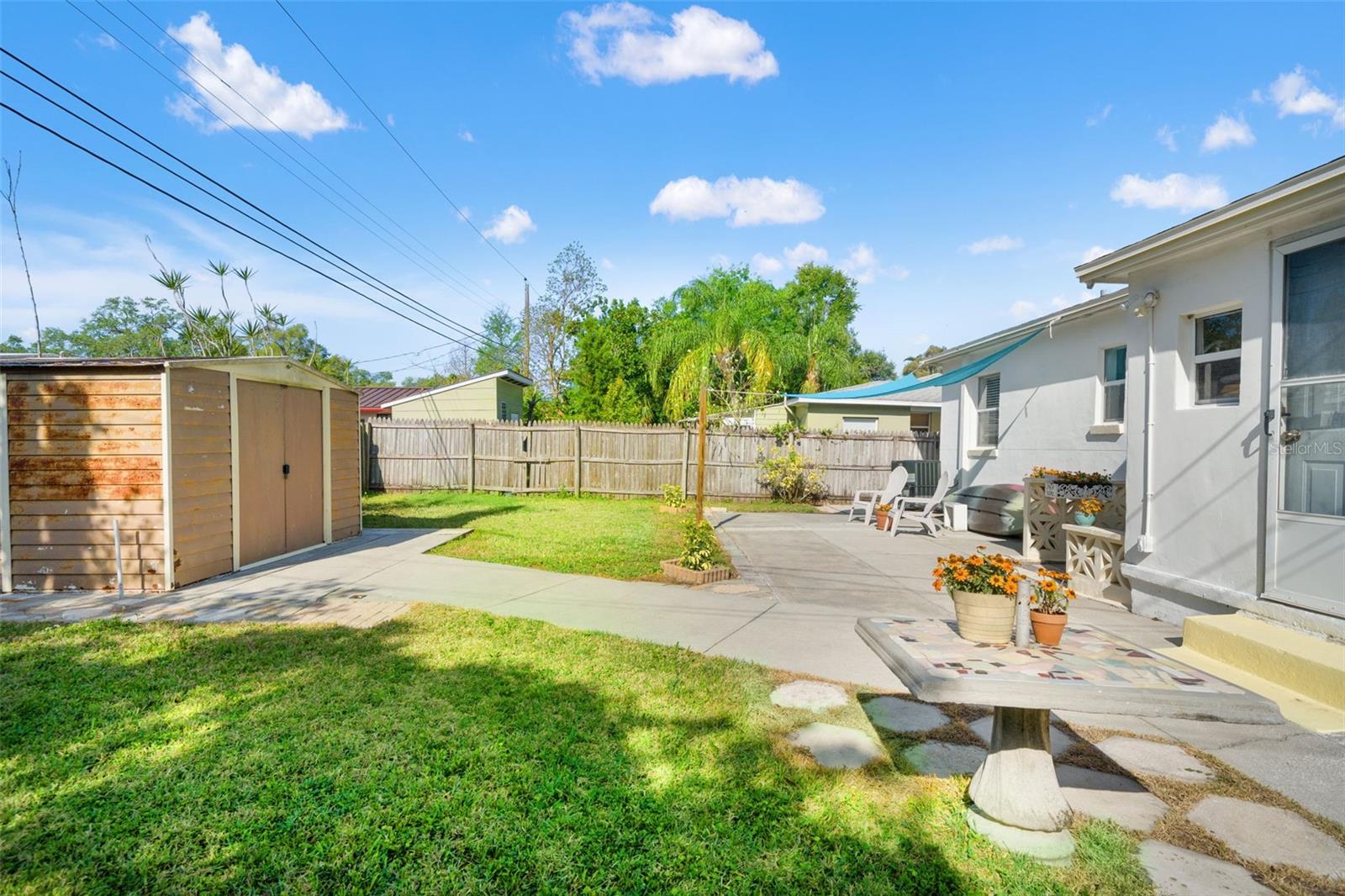 Listing photo id 24 for 5020 Oxford Avenue N