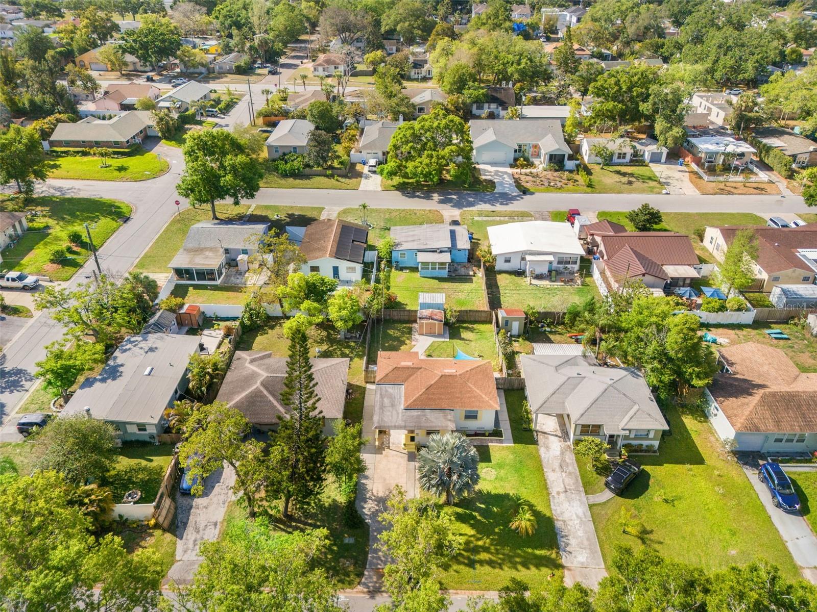 Listing photo id 27 for 5020 Oxford Avenue N