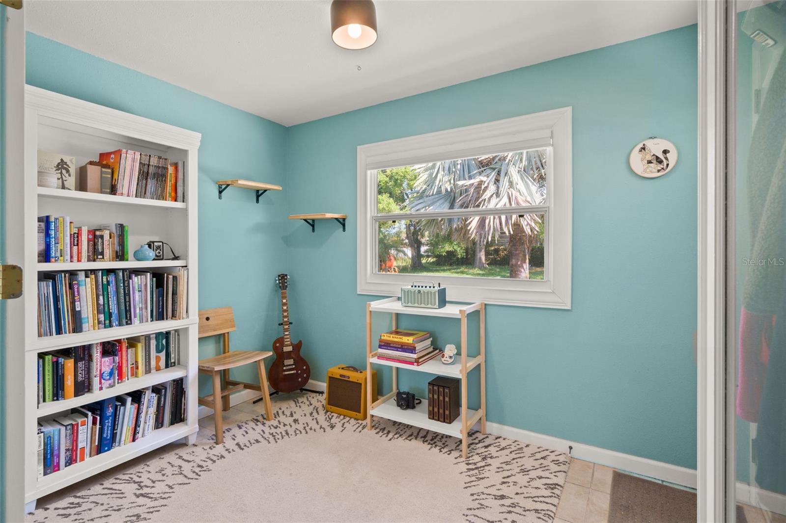 Listing photo id 5 for 5020 Oxford Avenue N