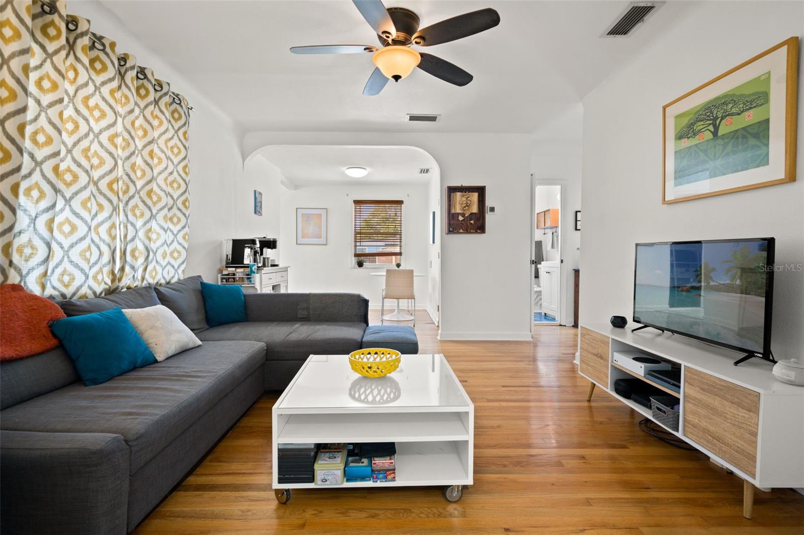 Listing photo id 7 for 5020 Oxford Avenue N