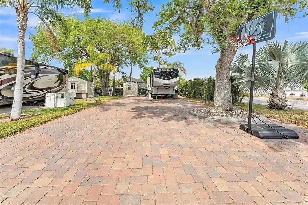 Details for 16329 Cherry Tree Court, CLERMONT, FL 34714