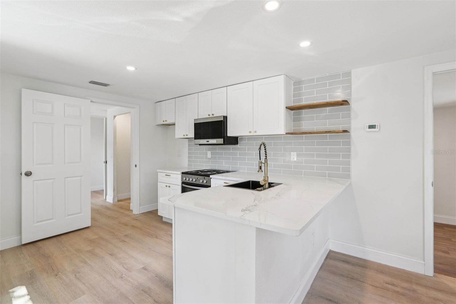 Listing photo id 10 for 2800 13th Avenue N