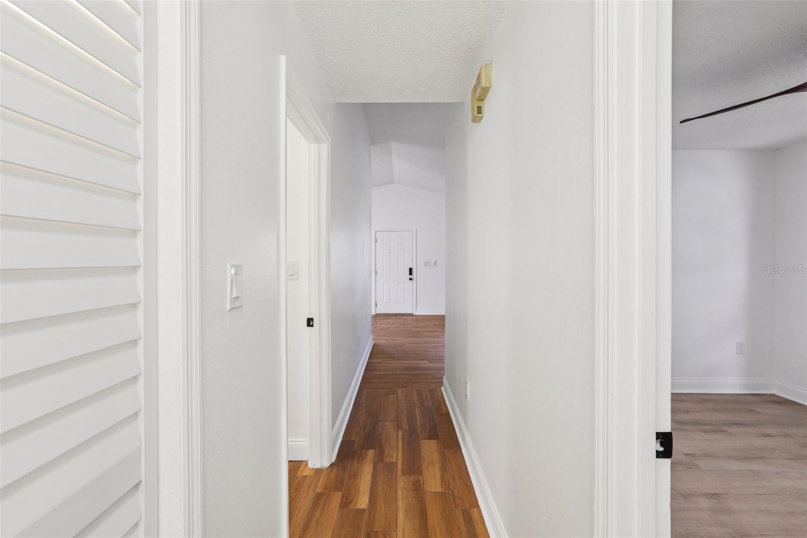 Listing photo id 12 for 2800 13th Avenue N