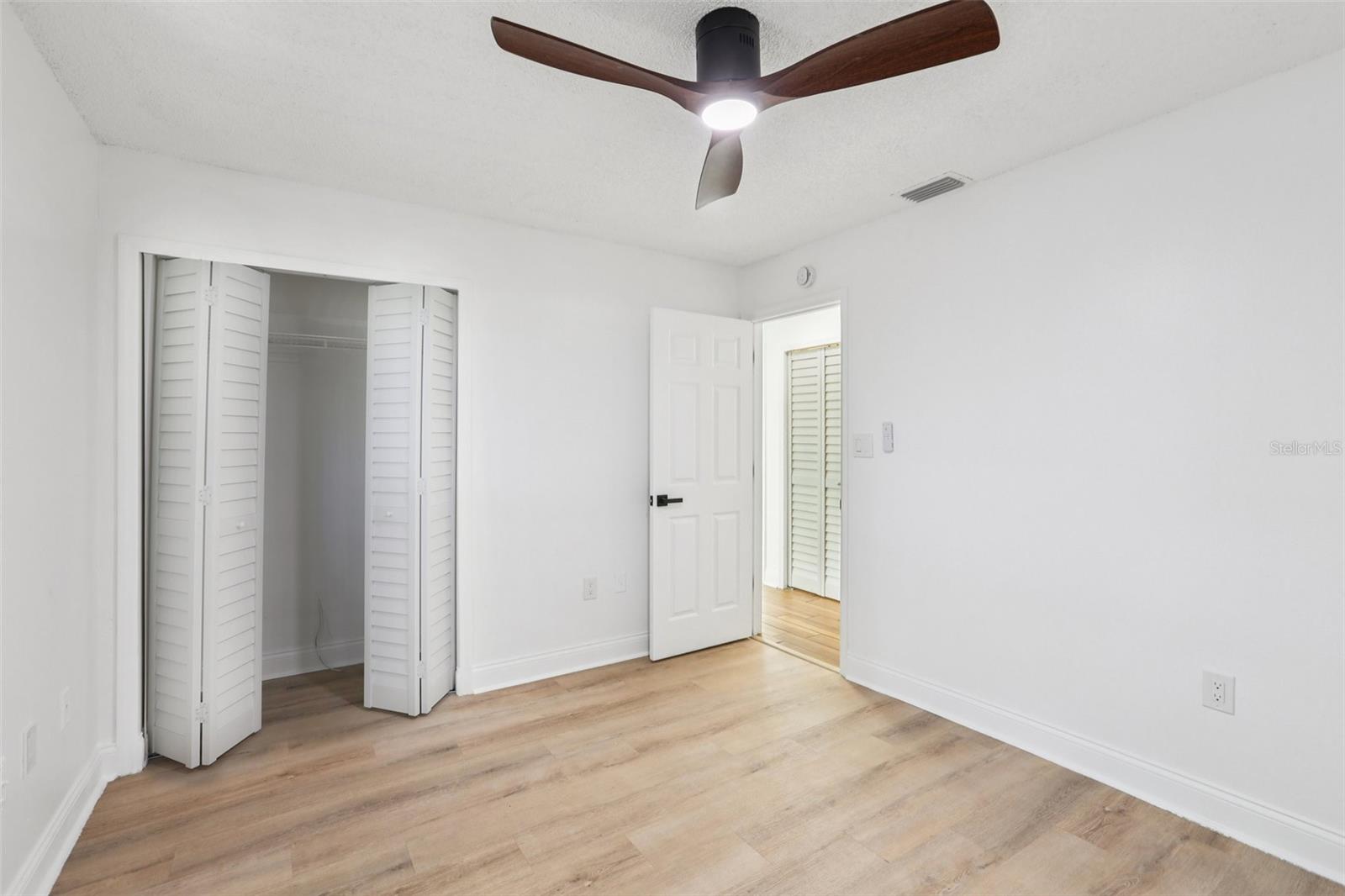 Listing photo id 13 for 2800 13th Avenue N