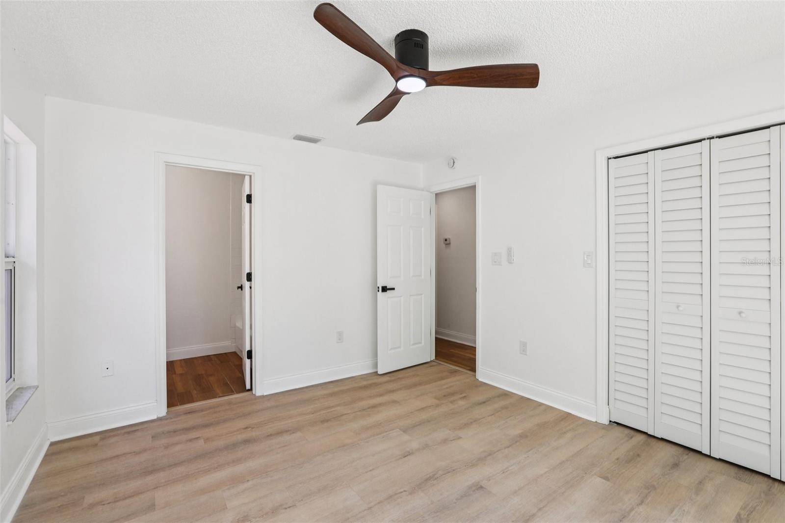 Listing photo id 14 for 2800 13th Avenue N