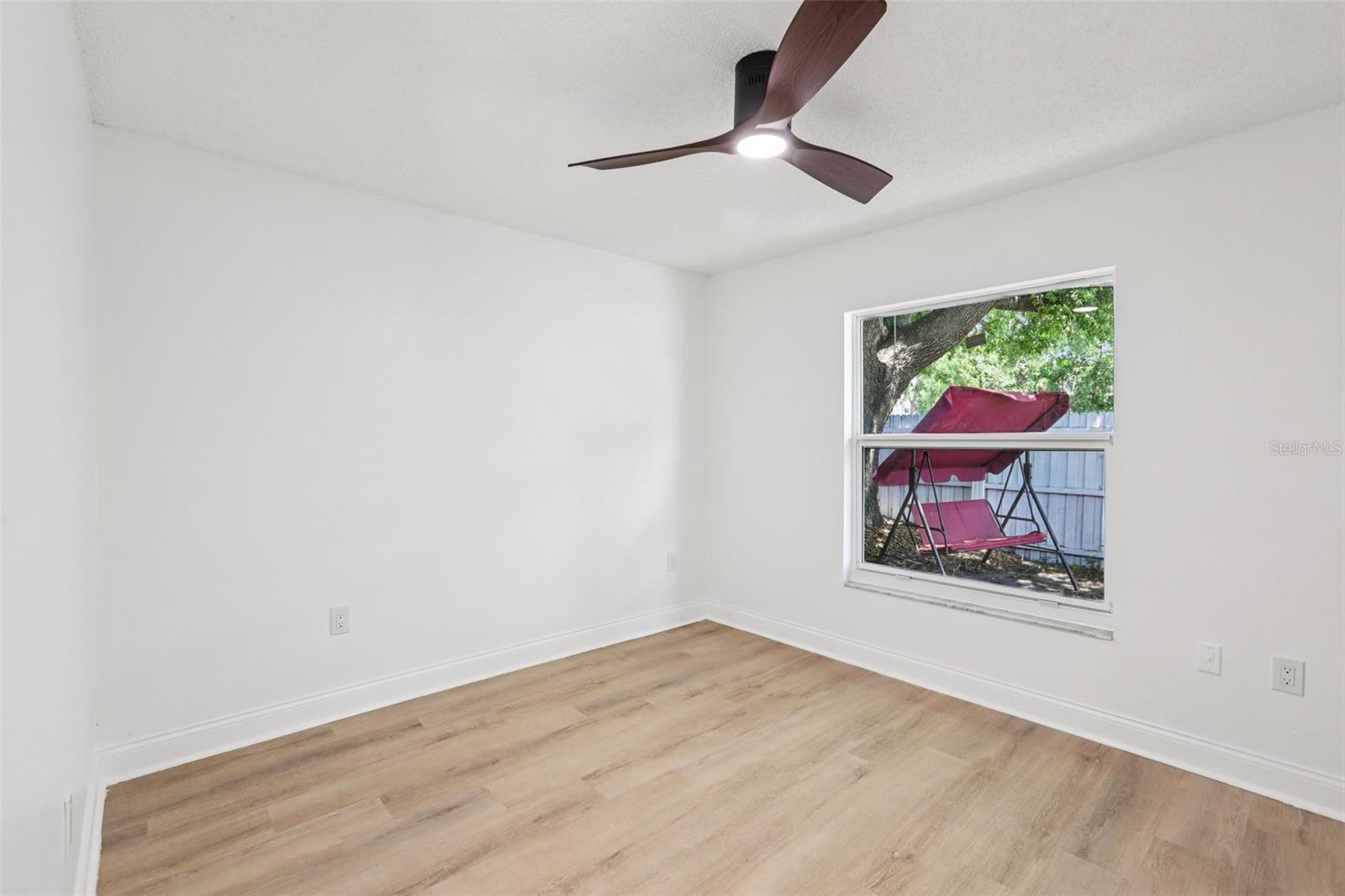 Listing photo id 15 for 2800 13th Avenue N