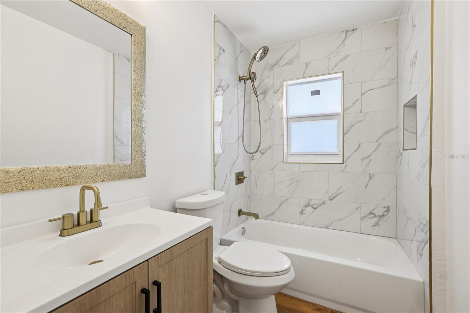 Listing photo id 16 for 2800 13th Avenue N