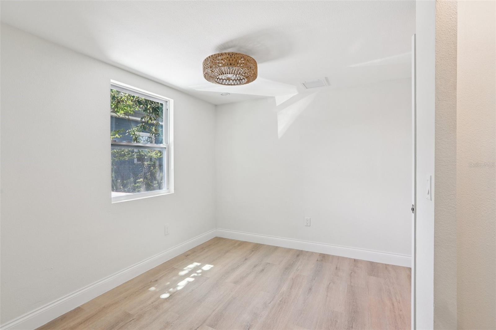 Listing photo id 17 for 2800 13th Avenue N