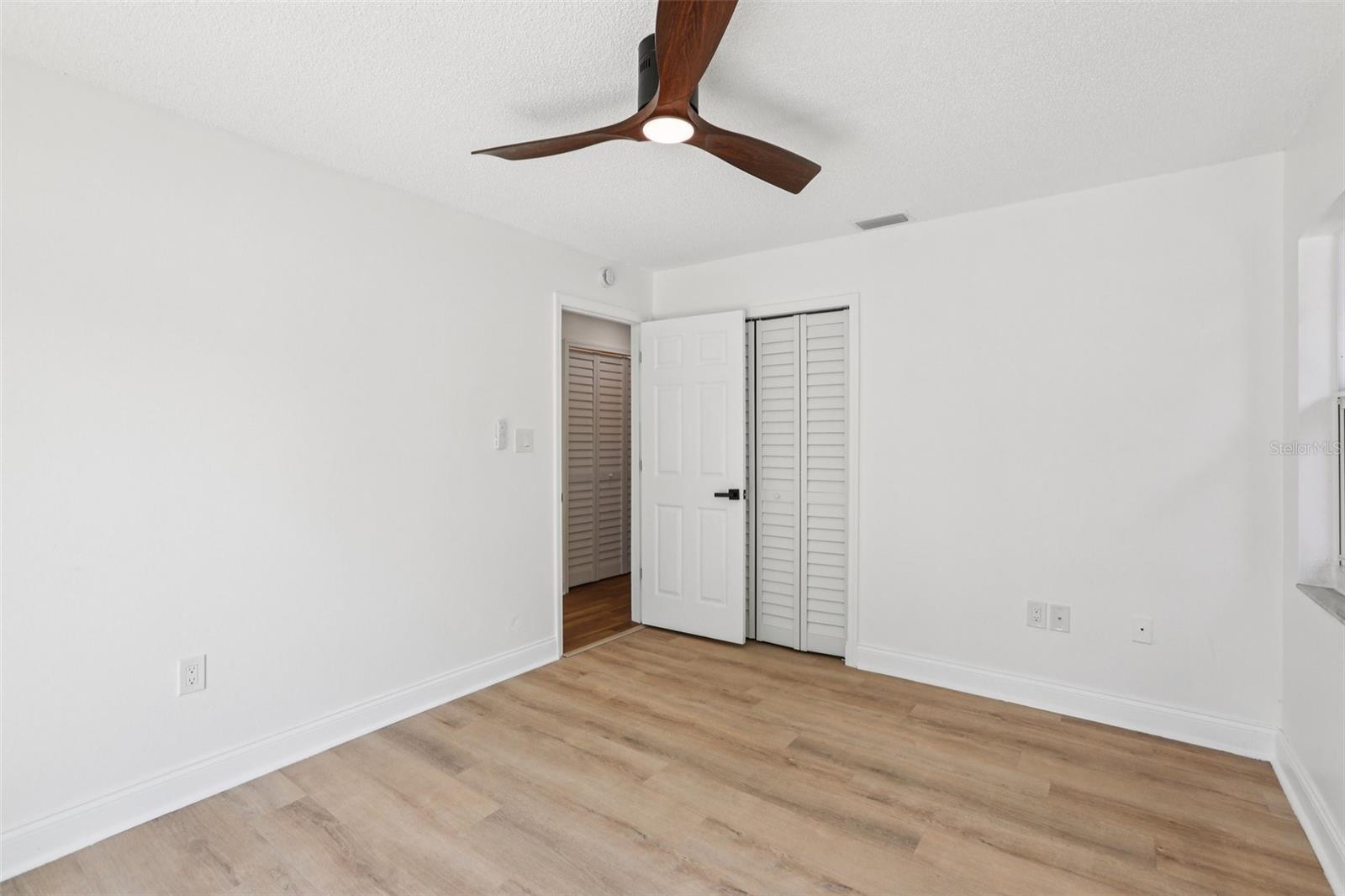 Listing photo id 18 for 2800 13th Avenue N