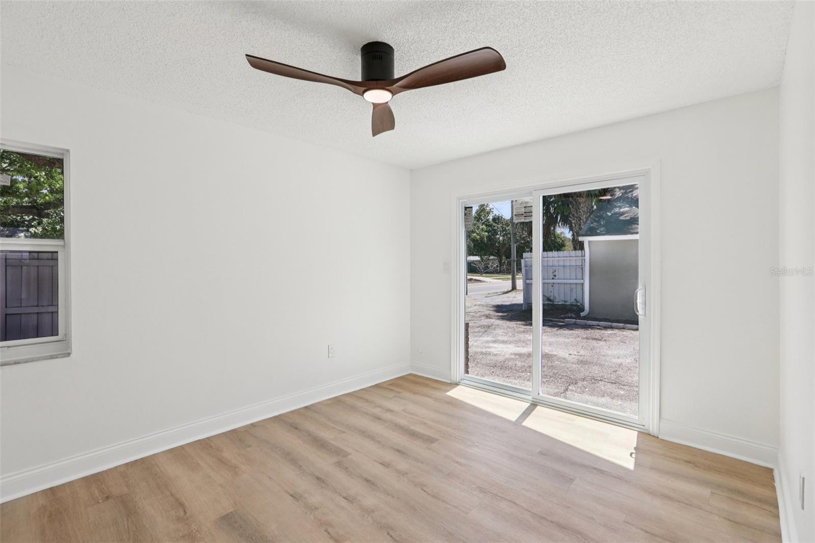 Listing photo id 19 for 2800 13th Avenue N