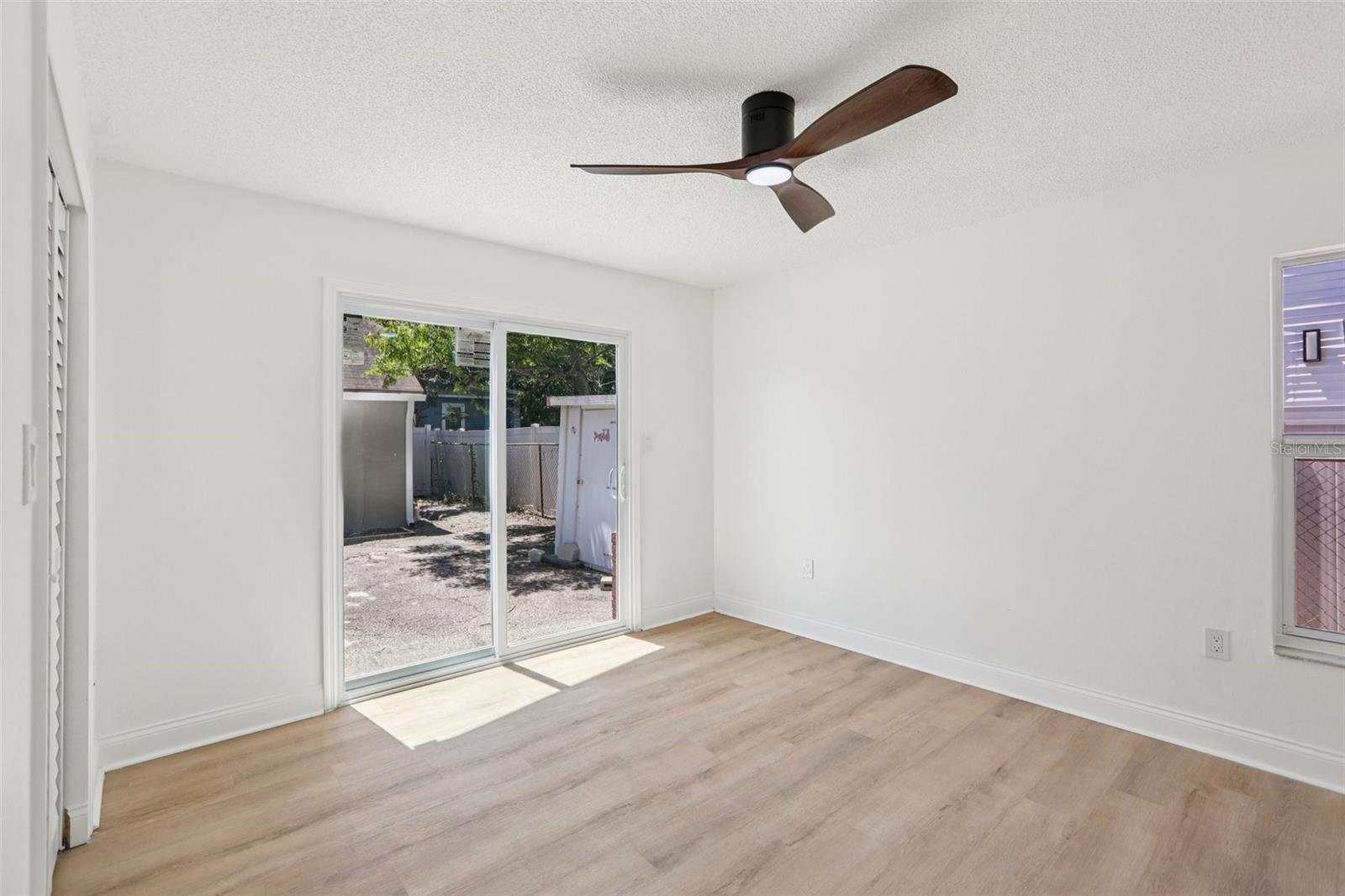 Listing photo id 20 for 2800 13th Avenue N