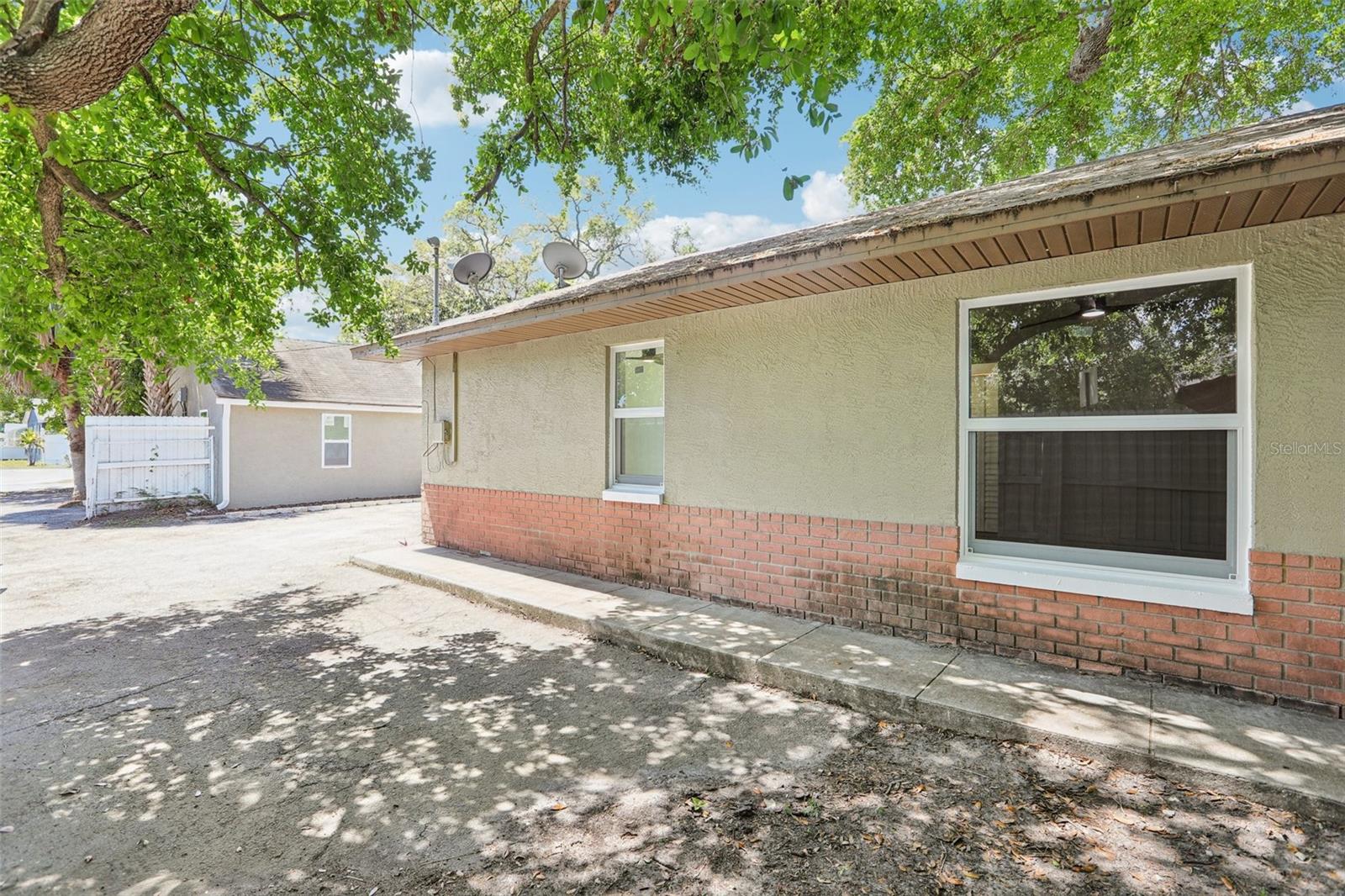 Listing photo id 26 for 2800 13th Avenue N